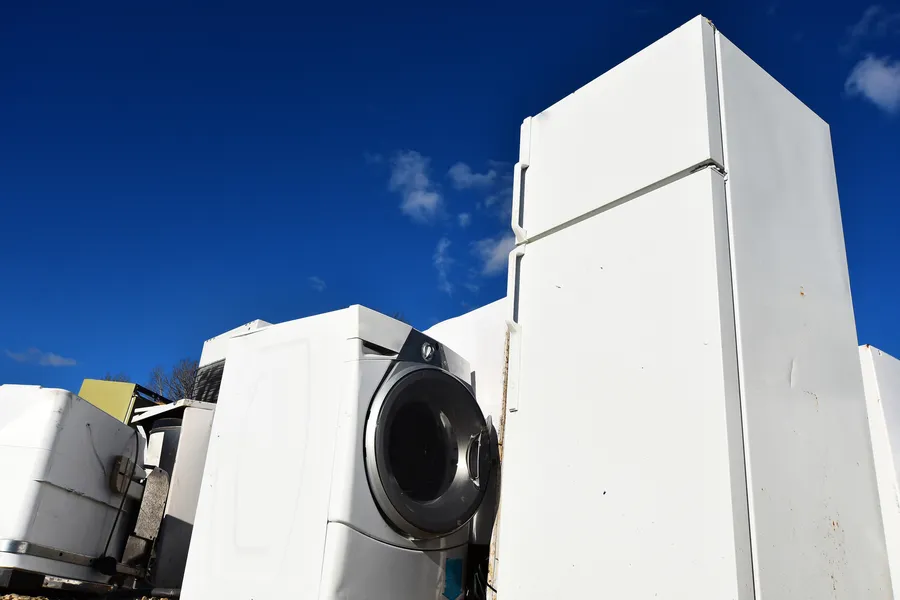 How Appliance Disposal Services Contribute To Efficient Recycling Bronson, FL
